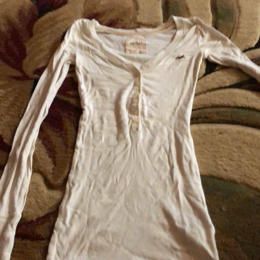 Long sleeve sweater.